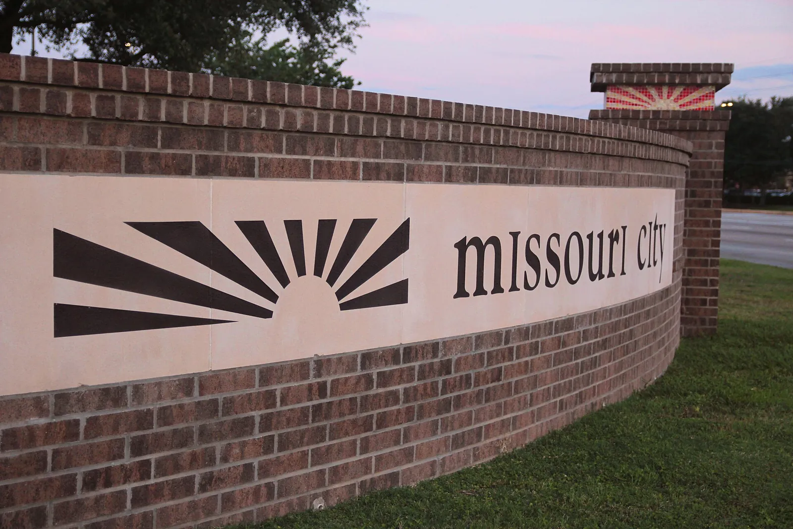 The Missouri City welcome sign.